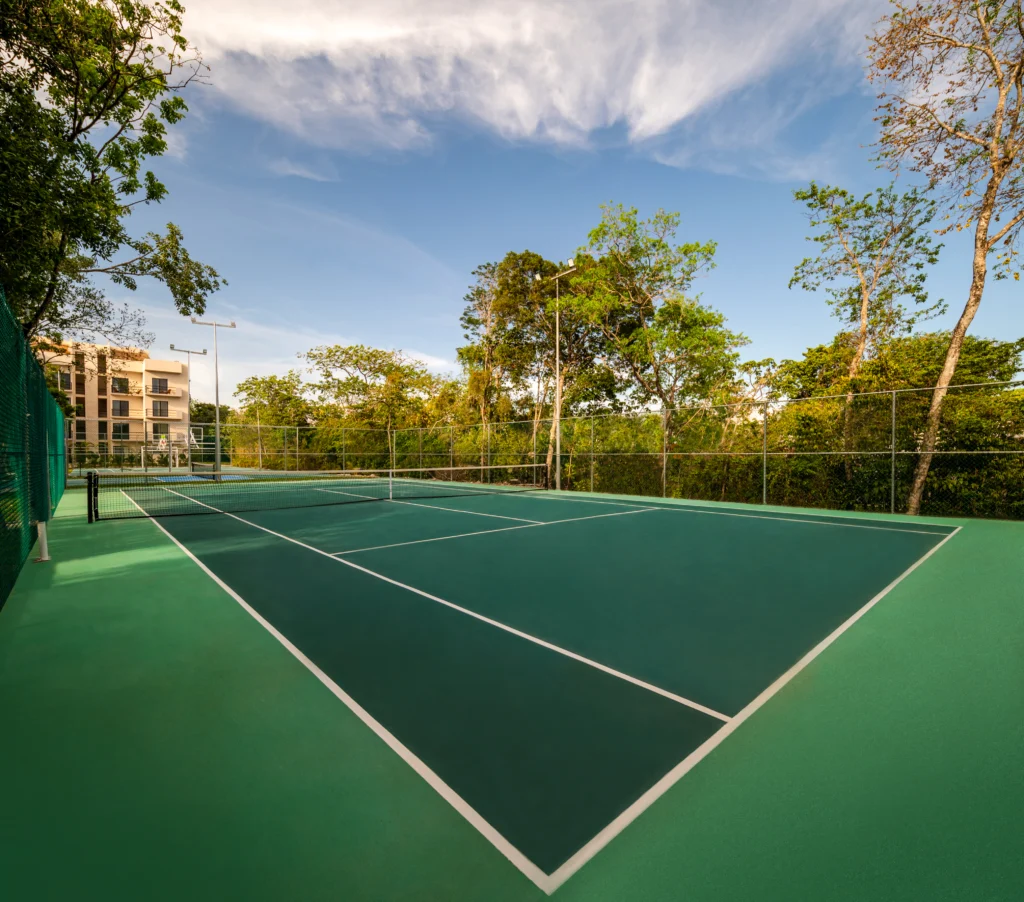 apartments with resort-style amenities - Tennis court