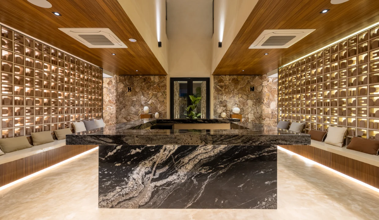 11) Lobby Spa