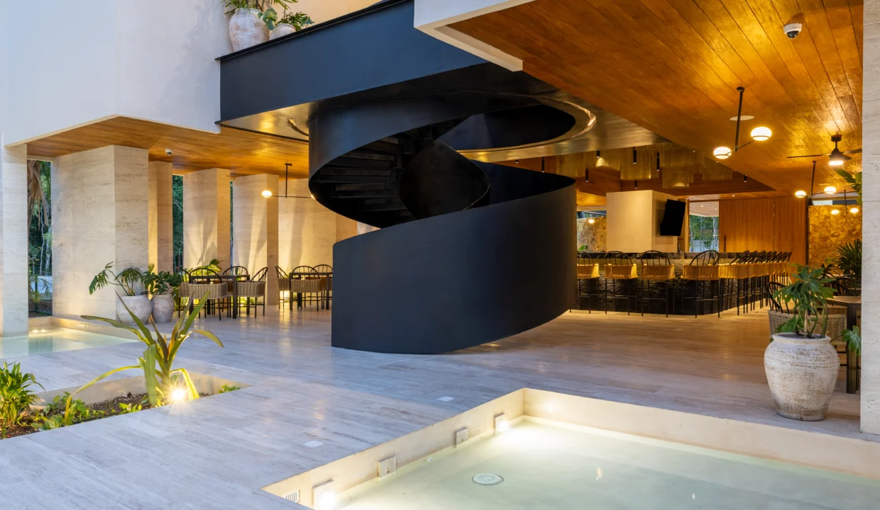 4) Restaurante